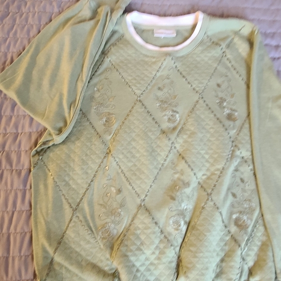 Alfred Dunner Quilted Green Top It doesn't have the size tag but it's large. - Picture 3 of 6